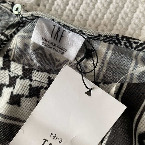 NEW Womens Zara Trafaluc Shorts Romper With Open Slit Back Size Small - Picture 6 of 14